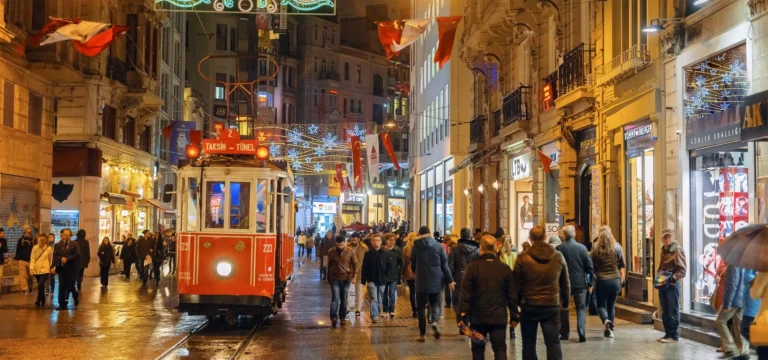 Kültür, Alışveriş ve Gece Hayatı İçin
  İstanbul’da Nerede Kalınır: The Soul Hotel